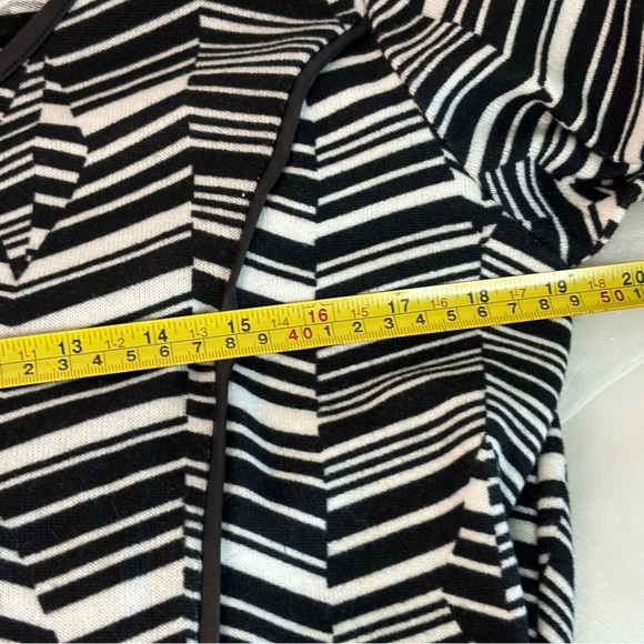 I’m in Love with Derek Women’s Black & White Large Dress! - Picture 8 of 11